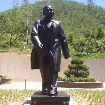 Скульптура Дэн Сяопина